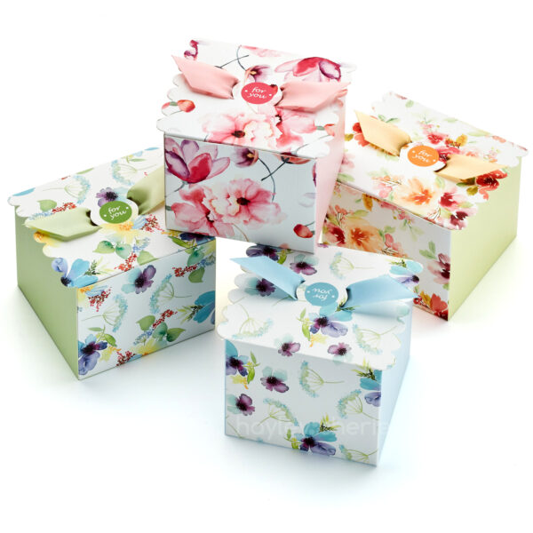 floral gift treat boxes with short ibbons small size green white pink
